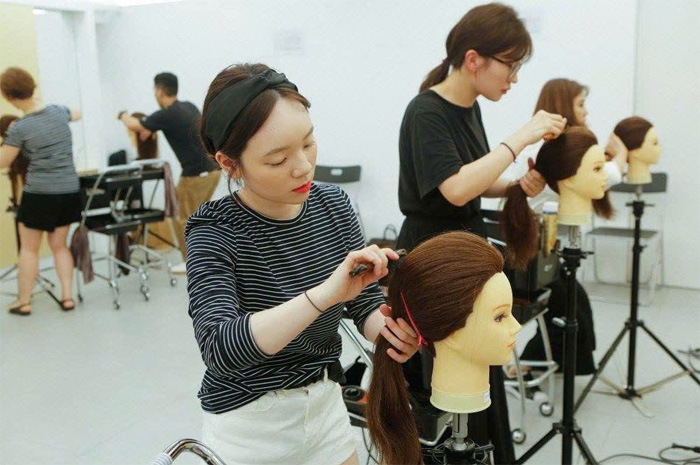 <p style="text-align: center;"><strong>Kho&aacute; Học Duỗi T&oacute;c</strong></p>