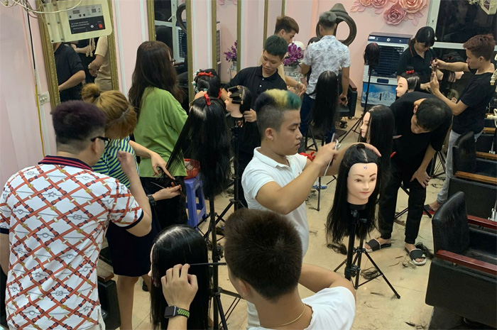 <div class="elementor-element elementor-element-90e5145 elementor-widget elementor-widget-heading" data-id="90e5145" data-element_type="widget" data-settings="{" data-widget_type="heading.default">
<div class="elementor-widget-container">
<p class="elementor-heading-title elementor-size-default" style="text-align: center;"><strong>Kho&aacute; Học Cắt T&oacute;c</strong></p>
</div>
</div>